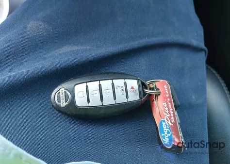 2014 Nissan Pathfinder S/Sv/Sl/Platinum z USA, uszkodzony, nr VIN 5N1AR2MM5EC693801